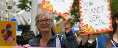 Simavi-directeur Dieneke van der Wijk tijdens de Klimaatmars