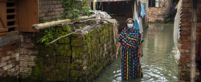 Overstroming in de straten van Bangladesh