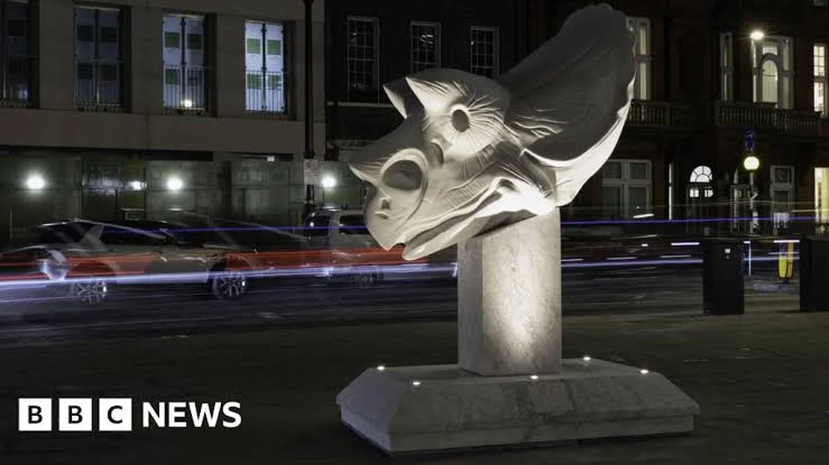 Waarom een marmeren triceratops schedel in Londen meer is dan alleen kunst