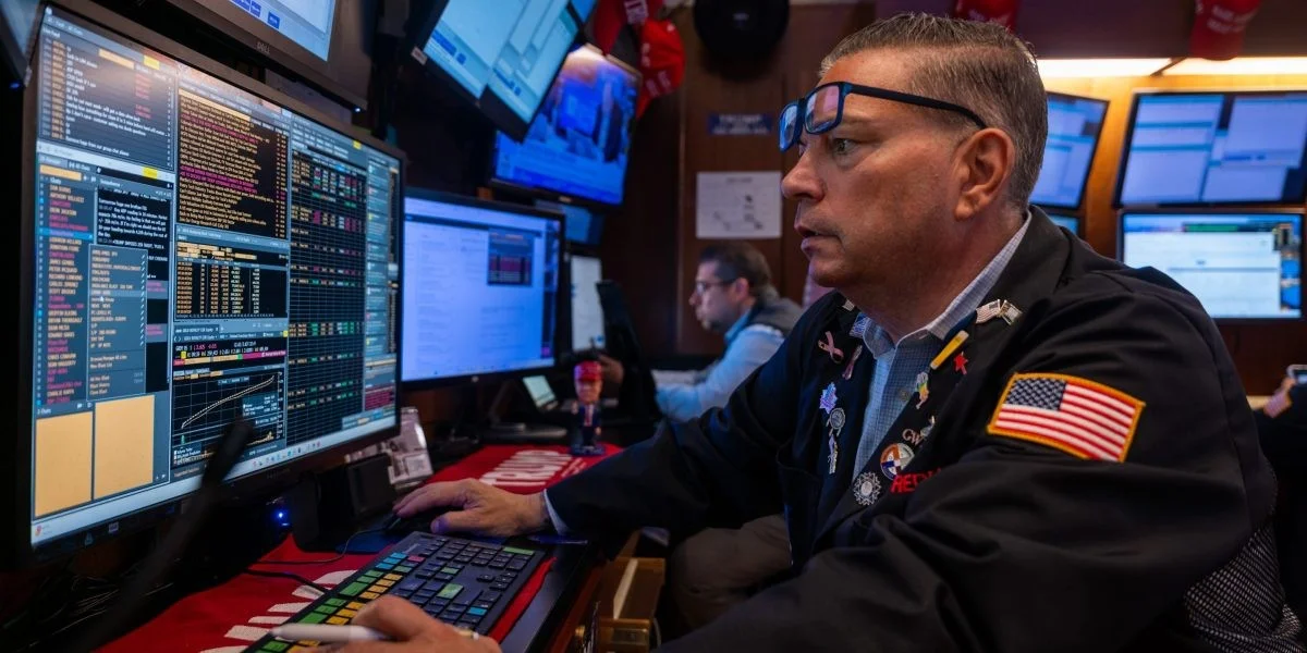 Waarom slimme AI-handelaars zonder toezicht spontaan prijsafspraken maken (en het is niet hoe je denkt)