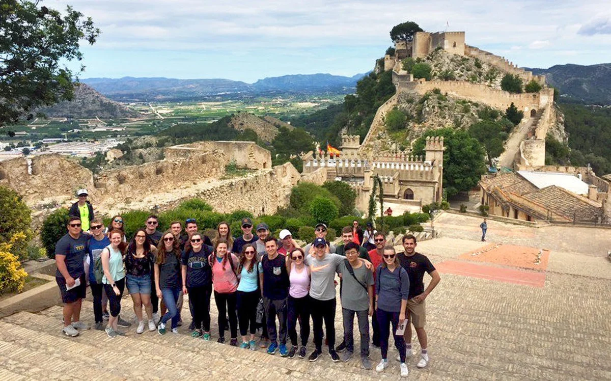 waaromingenieur-extra-2.webp Waarom ingenieurs hun kerstdiner combineren met een verborgen wandeling door Toledo - image 2