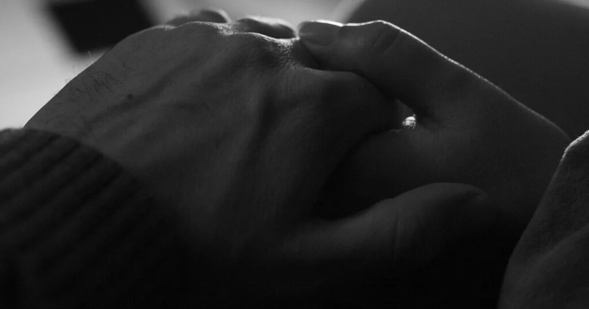 Hoe de lengte van je duim je taalvermogen en bewustzijn beïnvloedt