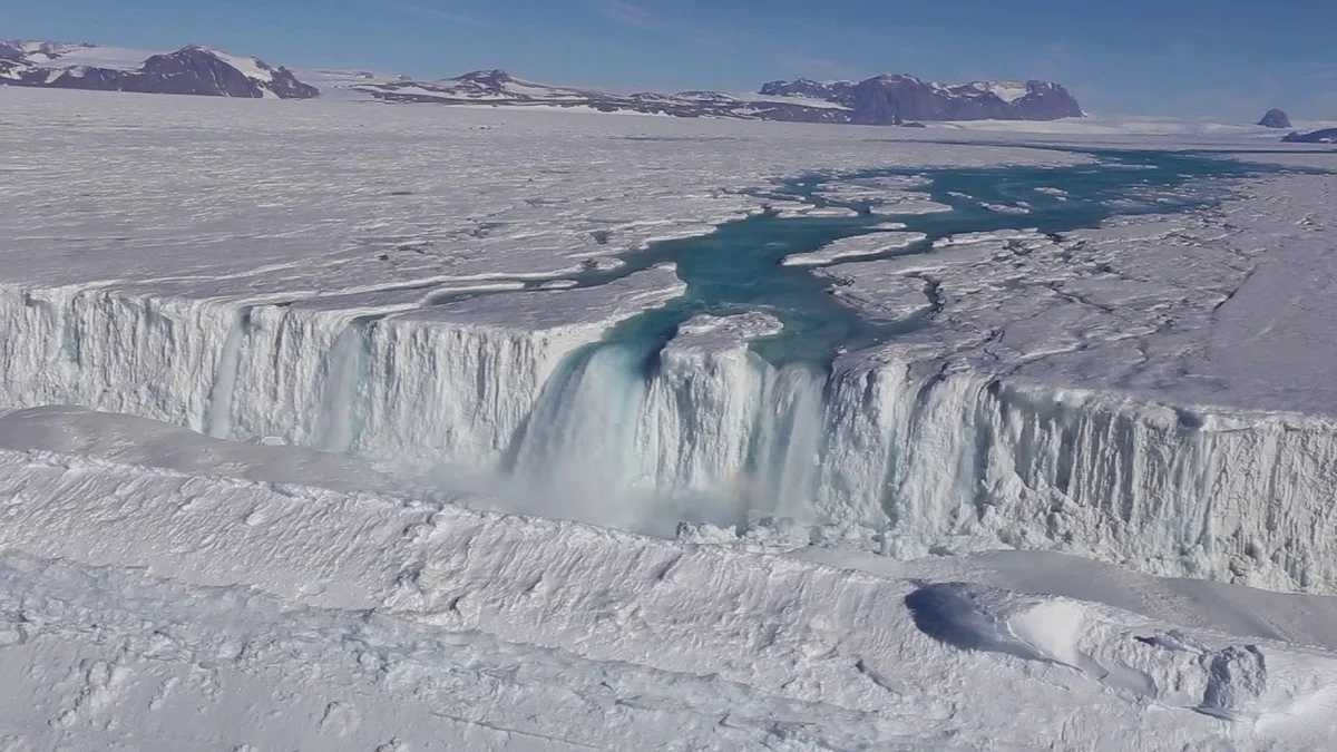 Waarom de ‘Doomsday Glacier’ van binnenuit scheurt - image 2
