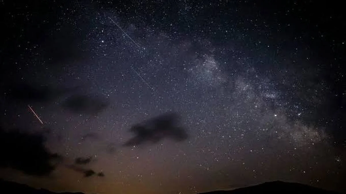 Dit is waarom je 14 december NIET binnen moet blijven: 150 lichtflitsen per uur!