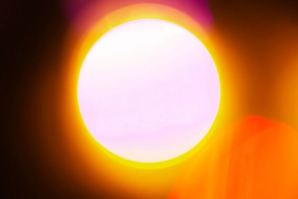 Reusachtige zonnevlek AR 4294-4296 nadert: wat dit kan betekenen voor stroom, satellieten en het noorderlicht - image 1