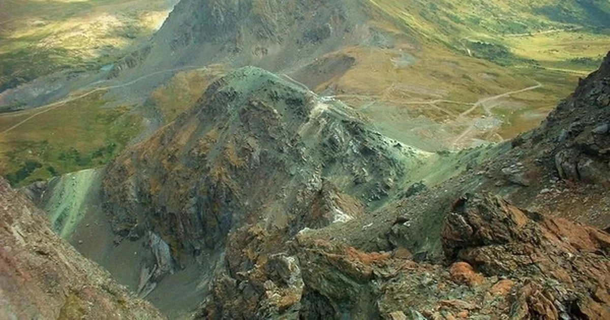 Waarom experts deze 1300 km lange strook zwarte steen nu massaal bestempelen als 'de nieuwe luxe'