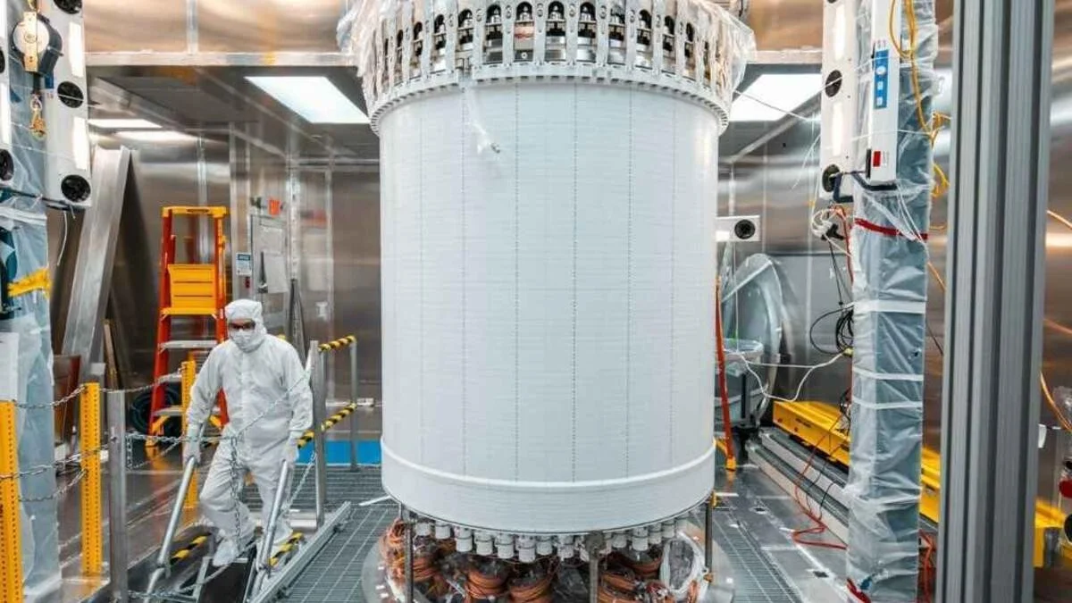 Wetenschappers vangen zonne-neutrino's op een subtiele manier, wat de donkere materie zoektocht verandert
