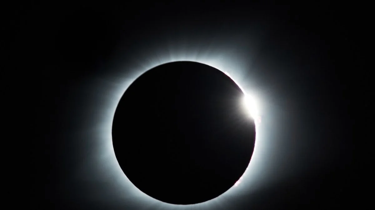 Waarom deskundigen nu al 5000 paar zonnebrillen hebben ingekocht voor de zonsverduistering