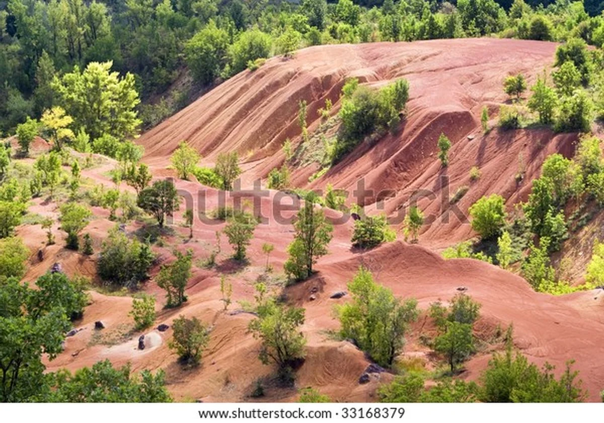 dezeonverwachtr-extra-1.webp Deze onverwacht rode steen uit Hongarije is zeldzamer dan de Veluwe zandsteen - image 1