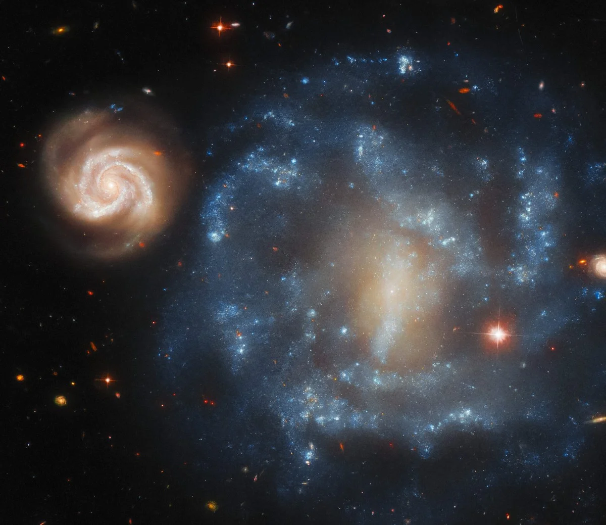 Waarom de Hubble foto van twee sterrenstelsels een galactische leugen is