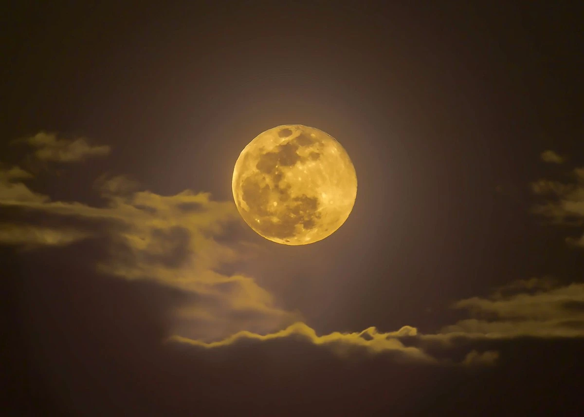 Zo kijk je dit weekend naar de afnemende 'micromaan' én Jupiter samen aan de hemel