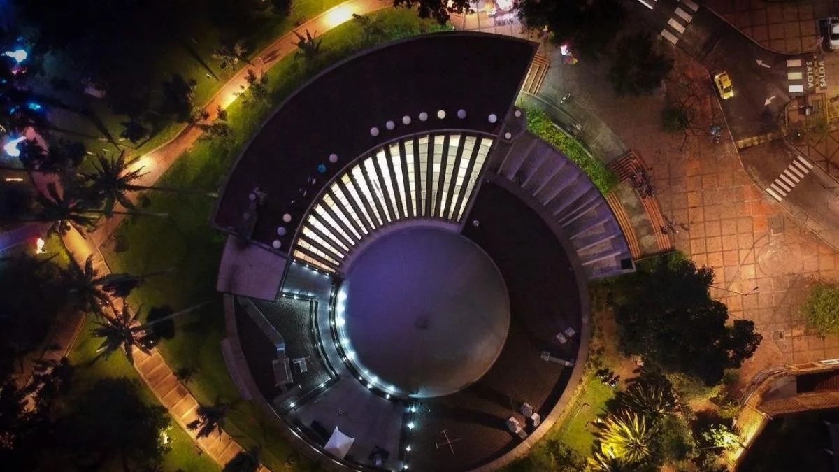 De verborgen tijdschema's: Waarom slimme ouders hun kinderen meenemen naar het Planetarium tijdens de vakantie