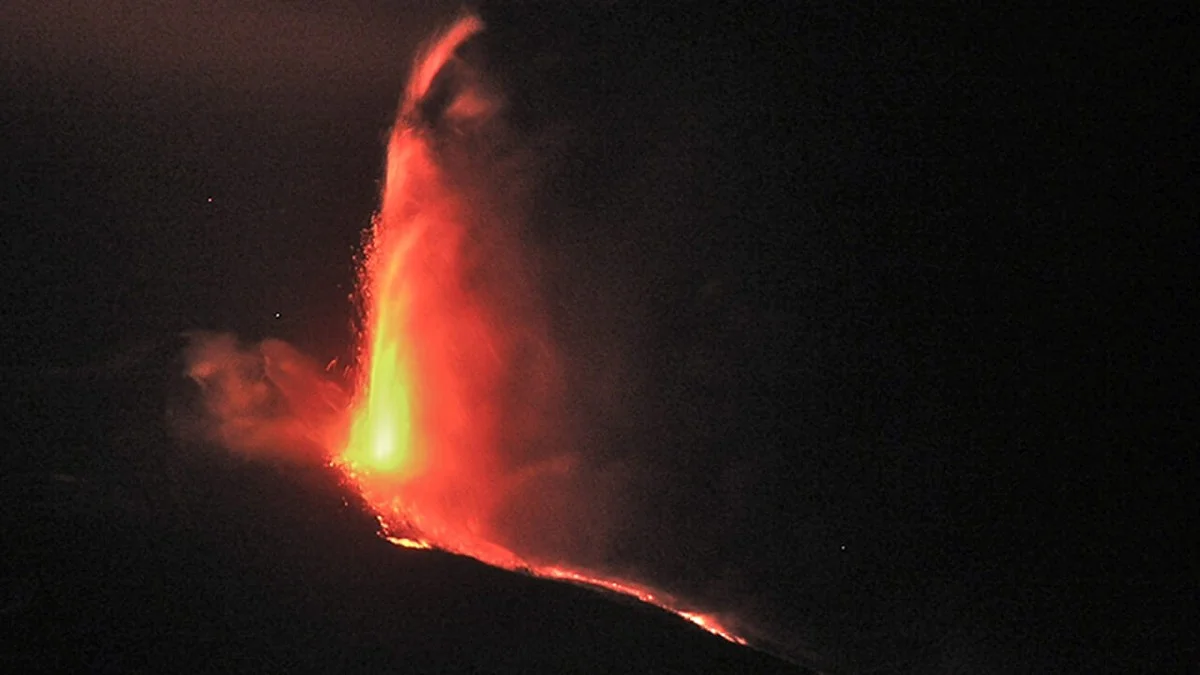 Waarom de alarmfase op de Etna nu officieel van groen naar geel springt