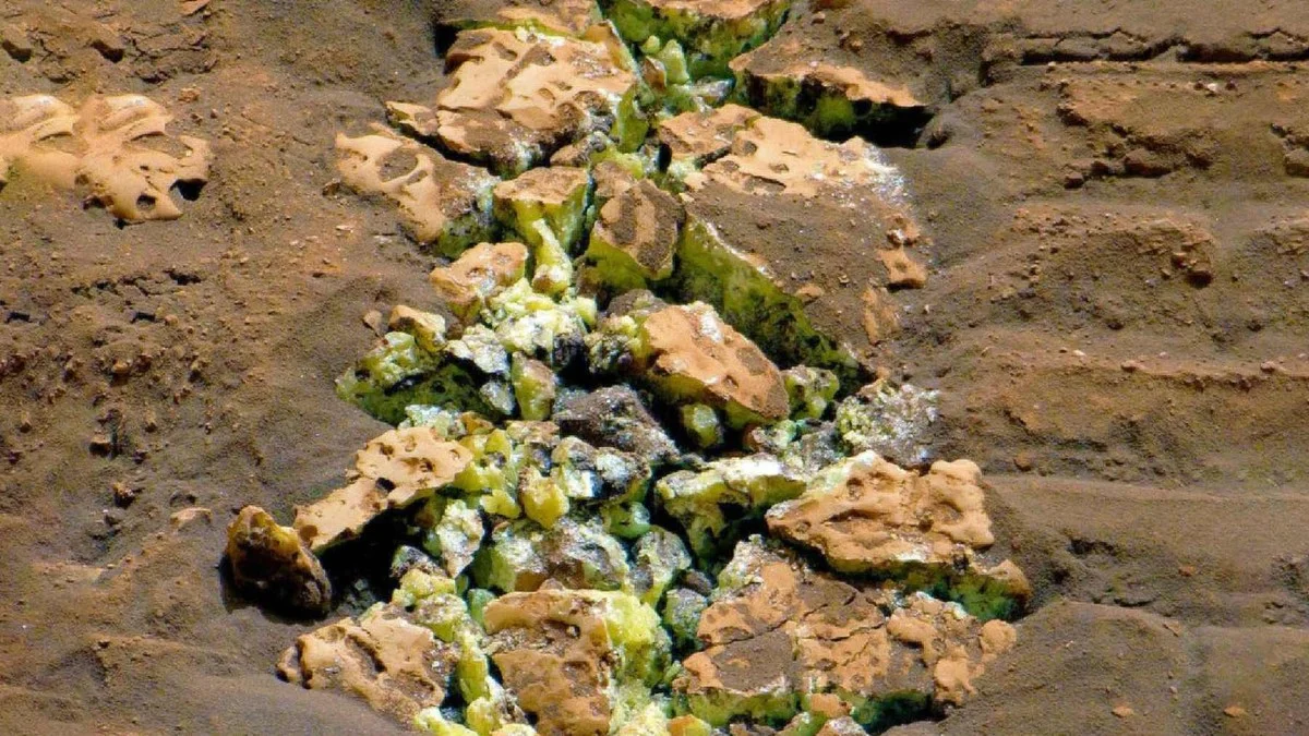 Deze knalgele kristallen op Mars passen niet in het verhaal van de wetenschappers