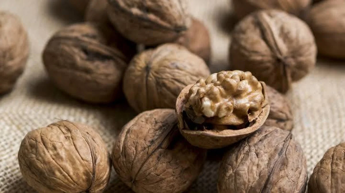De verrassende reden waarom je een glazen fles nodig hebt voor perfecte walnotenpitten