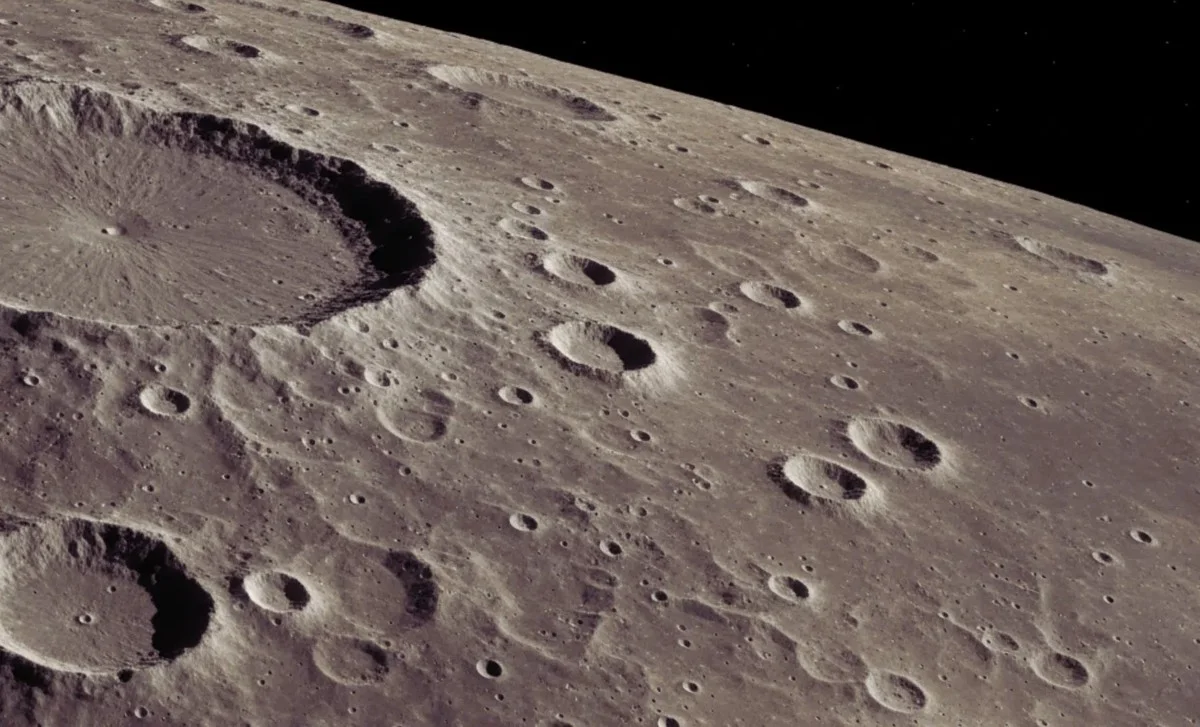 Waarom astronomen die ene flits op de donkere kant van de maan NU filmen - image 1