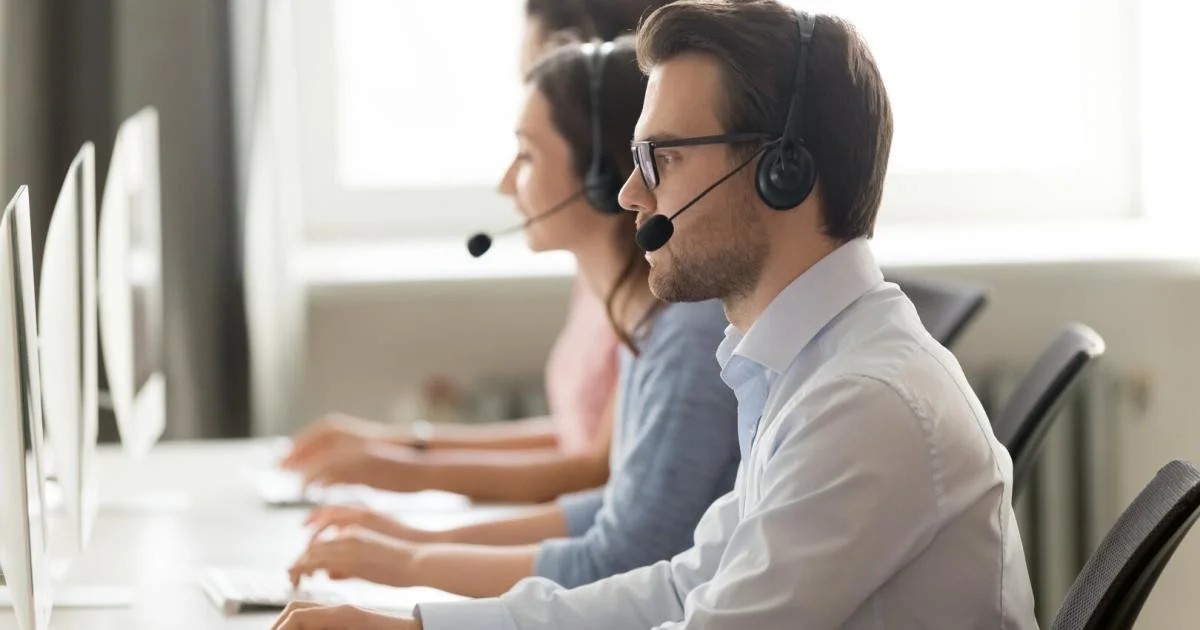 Waarom je huidige baan binnenkort door AI kan verdwijnen: De 3 verrassende sectoren