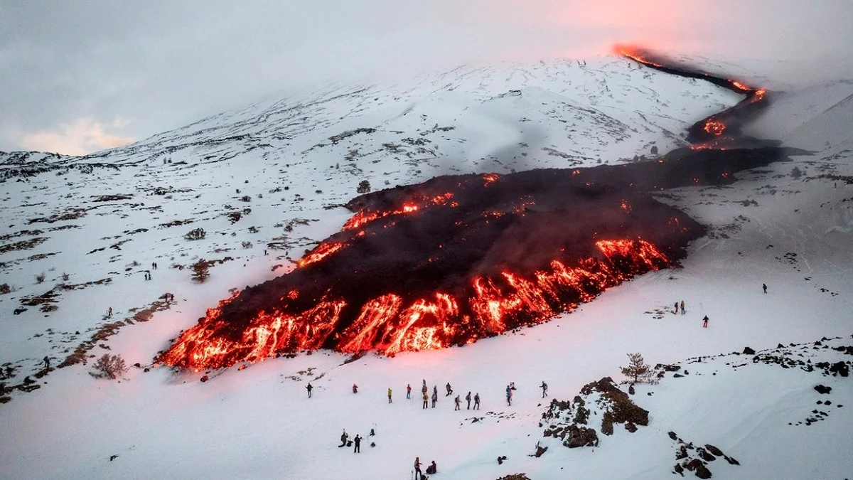 Waarom experts de lavastroom van de Etna volgen op 1.580 meter hoogte - image 2