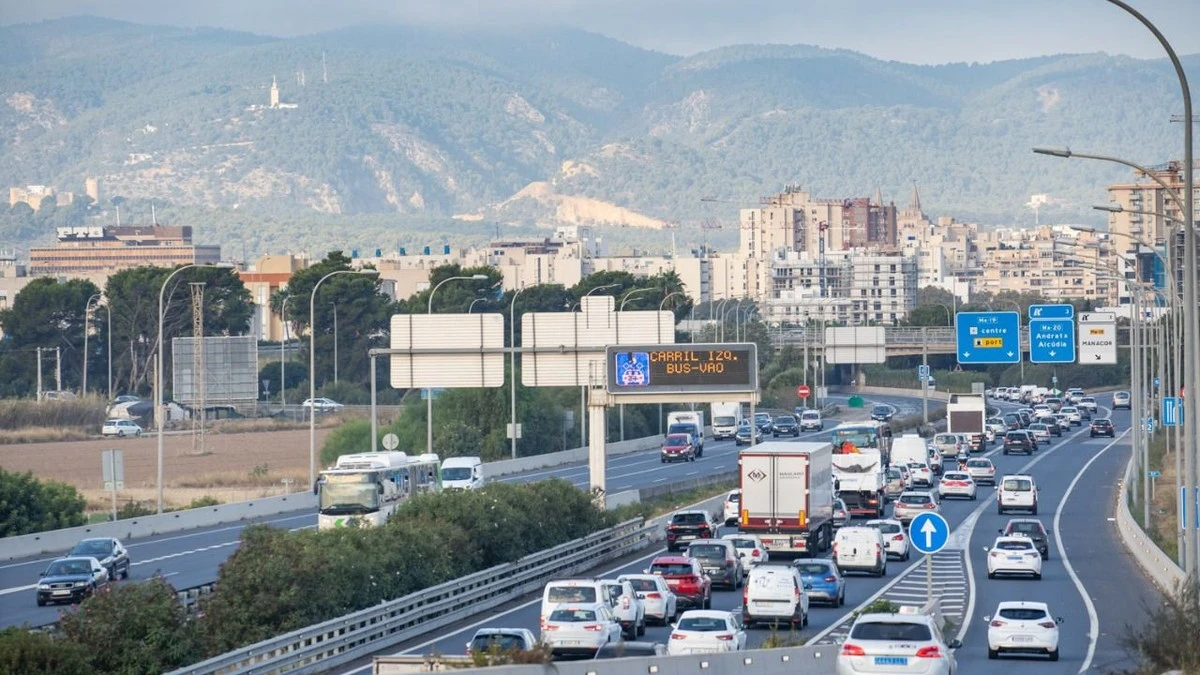 Waarom de DGT nu al de verkeersregels op de Balearen strenger maakt voor de zonsverduistering