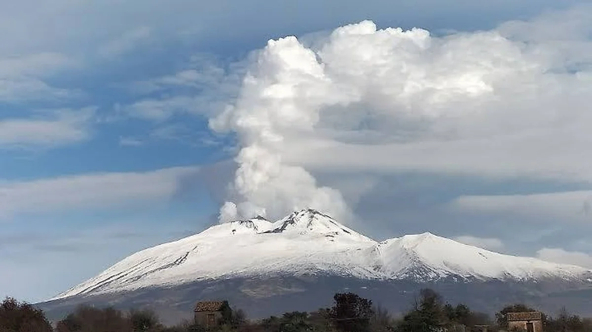 Waarom de Etna plotseling as naar Taormina blaast: de ongemakkelijke waarheid over die vulkanische trillingen