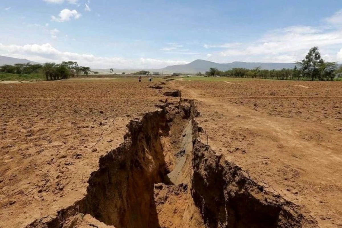 De verborgen reden waarom je stoep scheurt: het continent breekt letterlijk hier