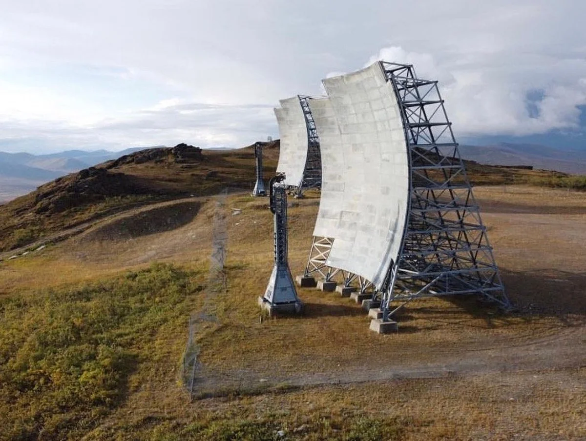 Waarom ze deze 64-meter Russische radiotelescoop nog steeds gebruiken voor het vangen van 