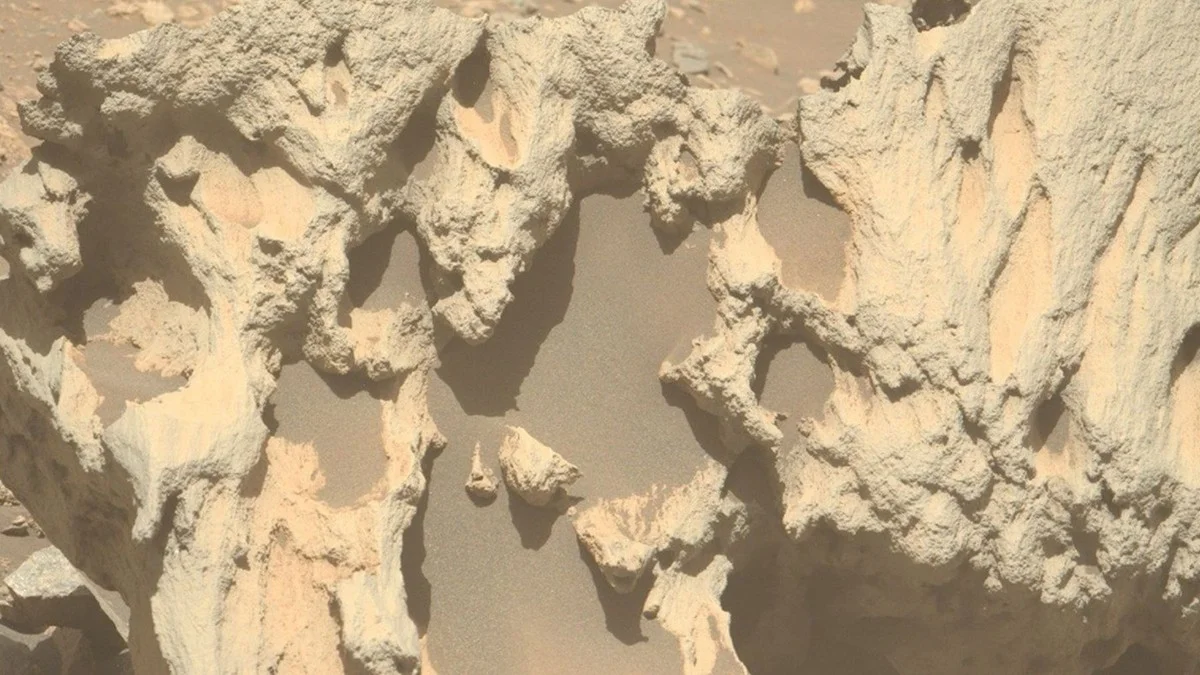 Waarom NASA-wetenschappers verbaasd zijn over deze 'vreemde' Marssteen