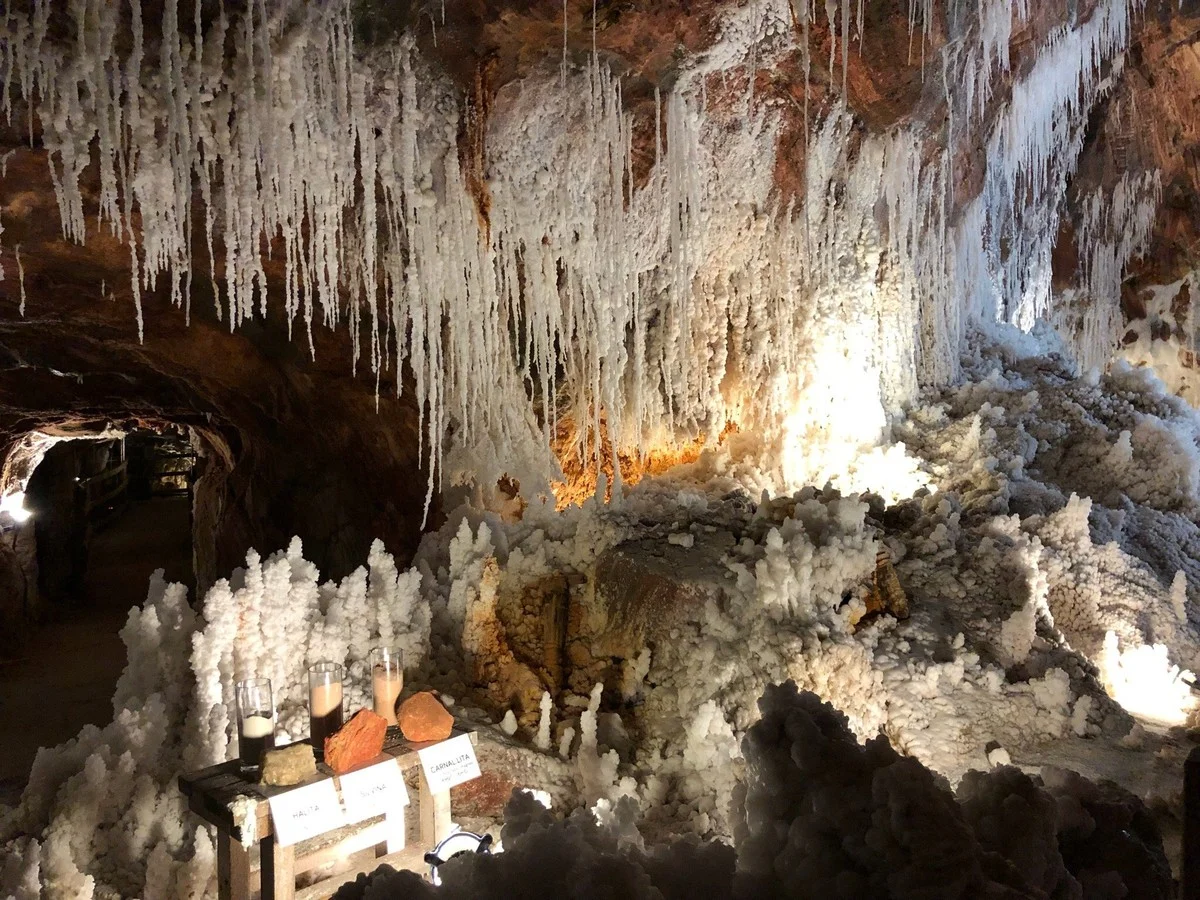 debergincatalon-extra-1.webp De berg in Catalonië die zichzelf blijft verhogen: een uniek Europees geheim met een kristallen paleis - image 1