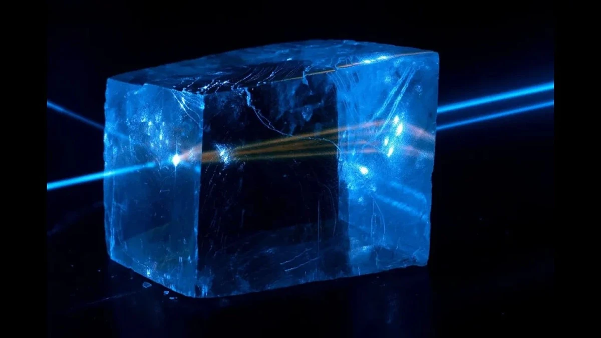 De verrassende reden waarom geladen deeltjes de lichtsnelheid slim af zijn in water