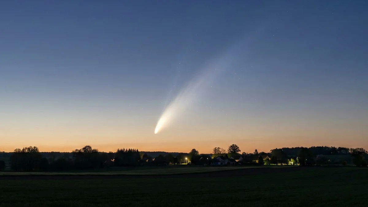 Het verborgen lichtspel dat komeet PanSTARRS in april 2026 met het blote oog zichtbaar maakt
