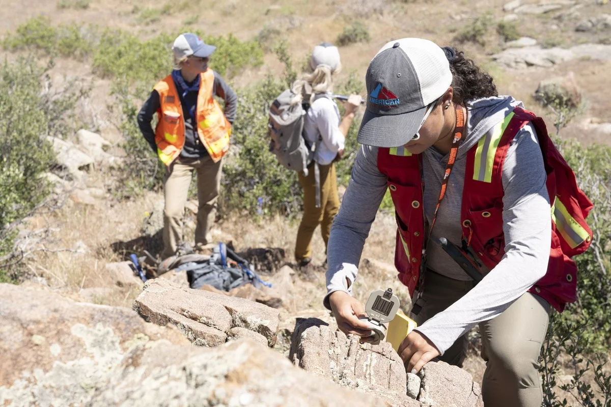 dezeonverwachtr-extra-2.webp Deze onverwacht rode steen uit Hongarije is zeldzamer dan de Veluwe zandsteen - image 2