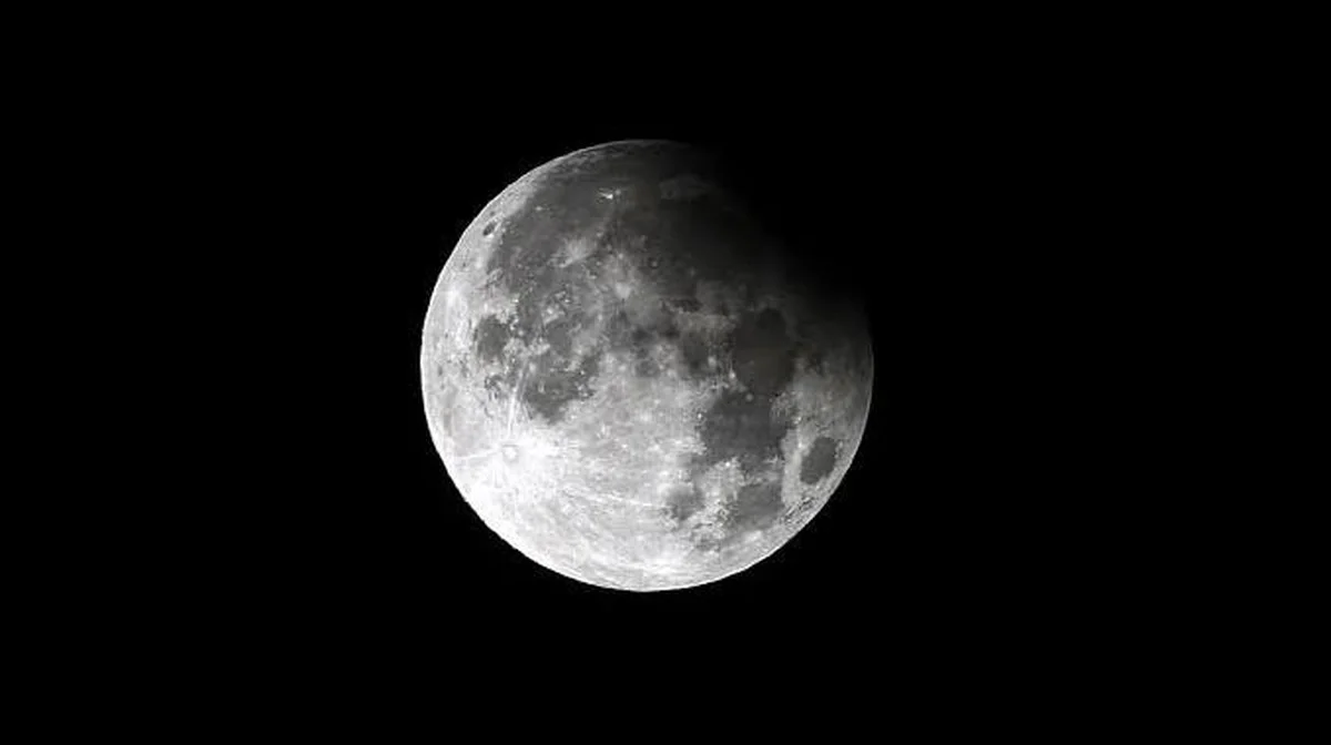 Waarom de achterkant van de maan veel droger is dan de kant die we zien