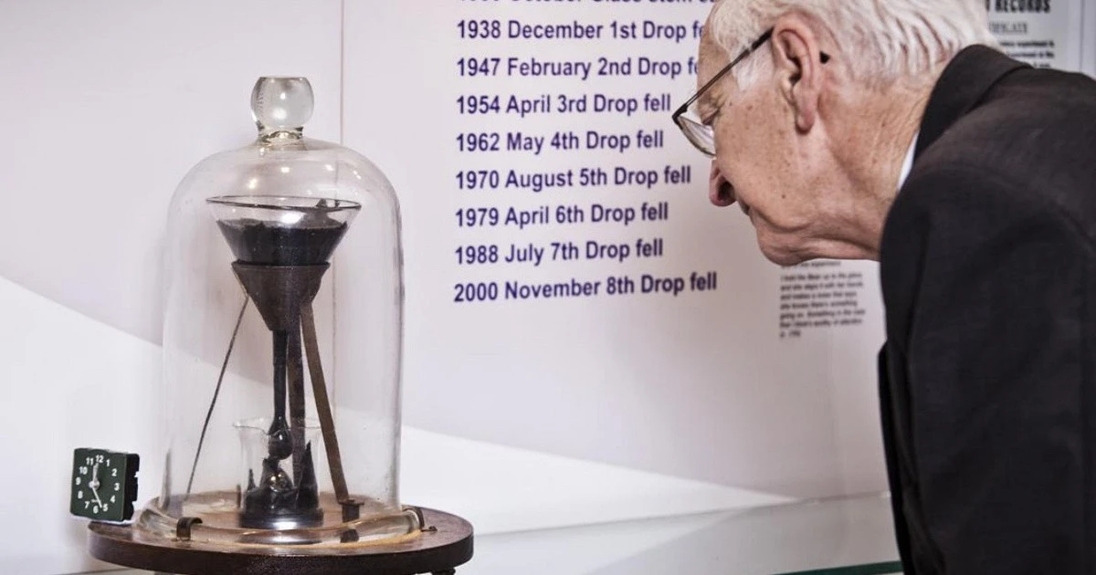 De geheimzinnige druppel die al 97 jaar valt: waarom deze teer zo traag beweegt