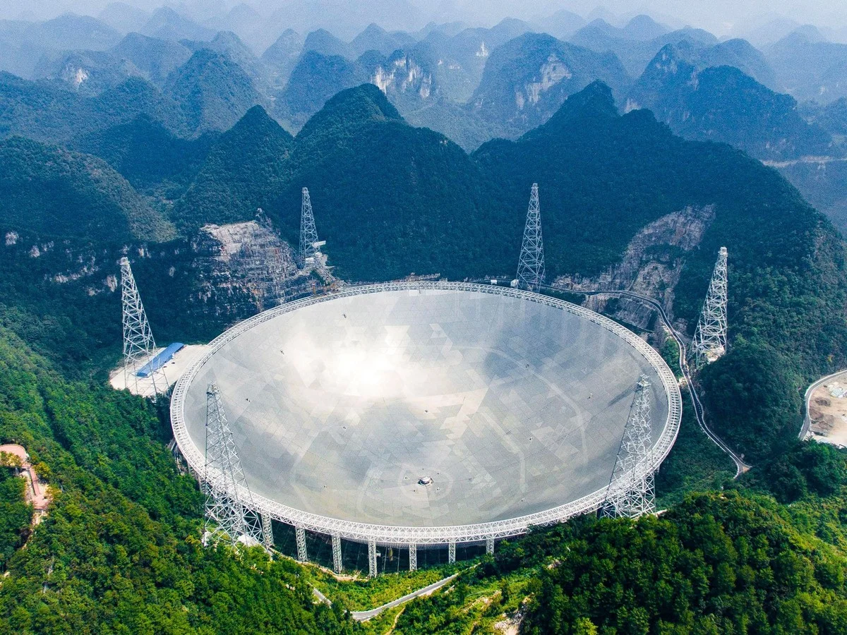 Waarom ze deze 64-meter Russische radiotelescoop nog steeds gebruiken voor het vangen van 