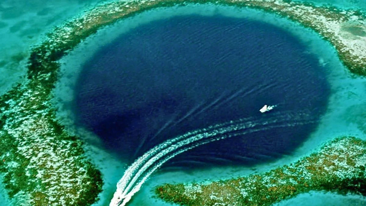 Het diepste blauwe gat ter wereld ligt 7000 km van Argentinië